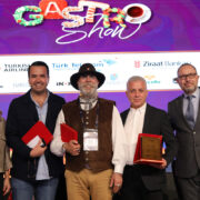 Yemeklerimiz çok lezzetli ama sunumda eksik kalıyoruz